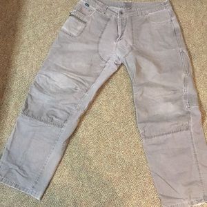 Gently used 40x34 Gray kuhl Jean’s. Smoke free 🏡